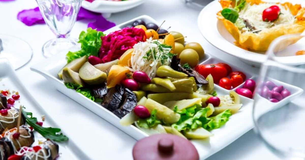 Key Components of a Mediterranean Diet Meal